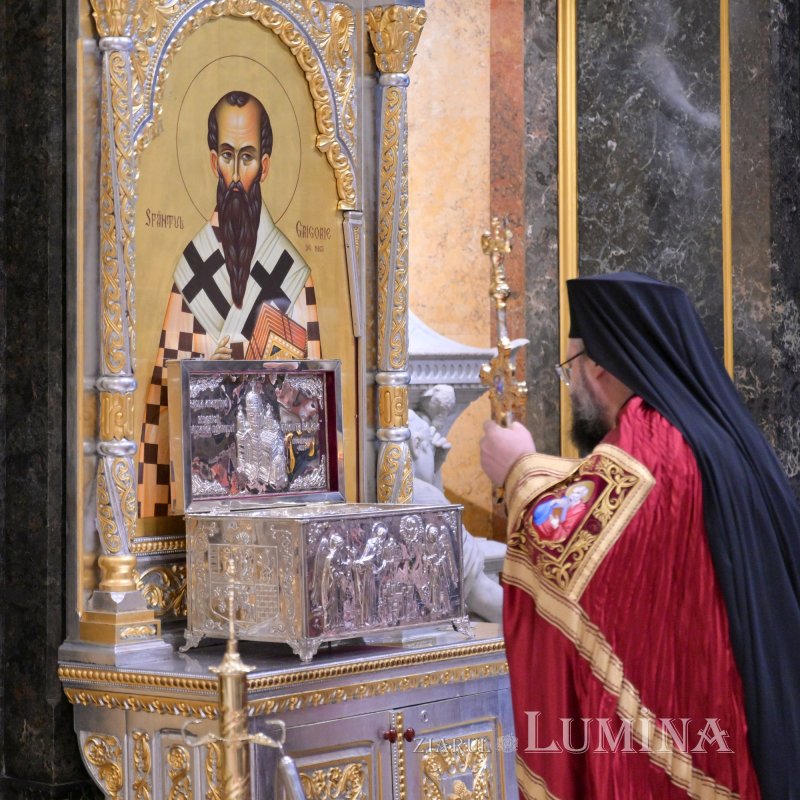 Strălucire liturgică la o biserică istorică monumentală 296007