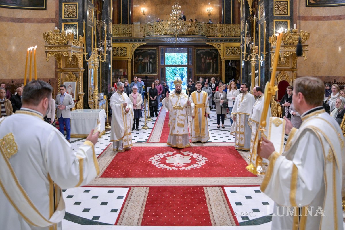 Strălucire liturgică la o biserică istorică monumentală 296013