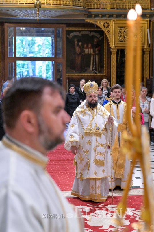 Strălucire liturgică la o biserică istorică monumentală 296015