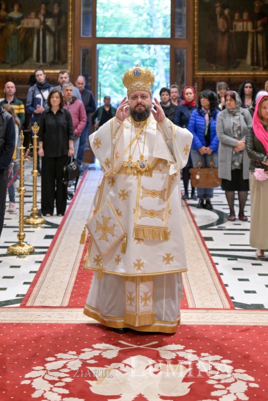 Strălucire liturgică la o biserică istorică monumentală 296016