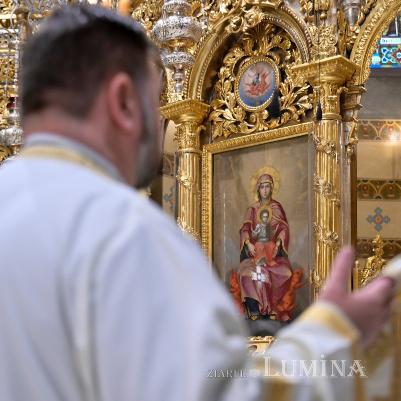 Strălucire liturgică la o biserică istorică monumentală 296017