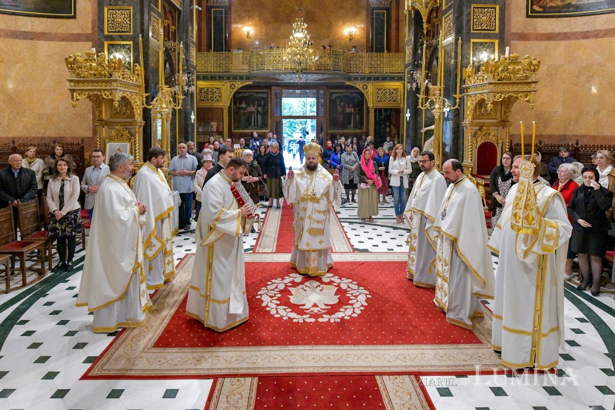Strălucire liturgică la o biserică istorică monumentală 296018