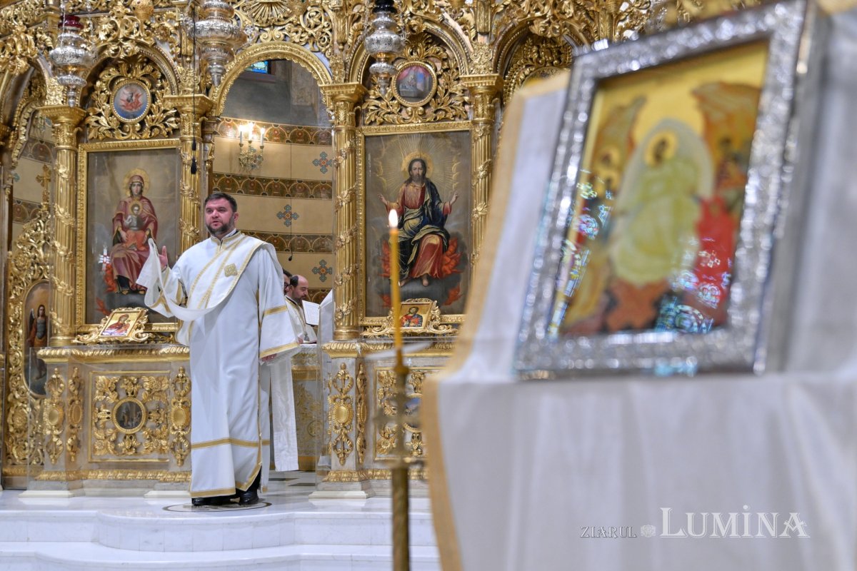 Strălucire liturgică la o biserică istorică monumentală 296019