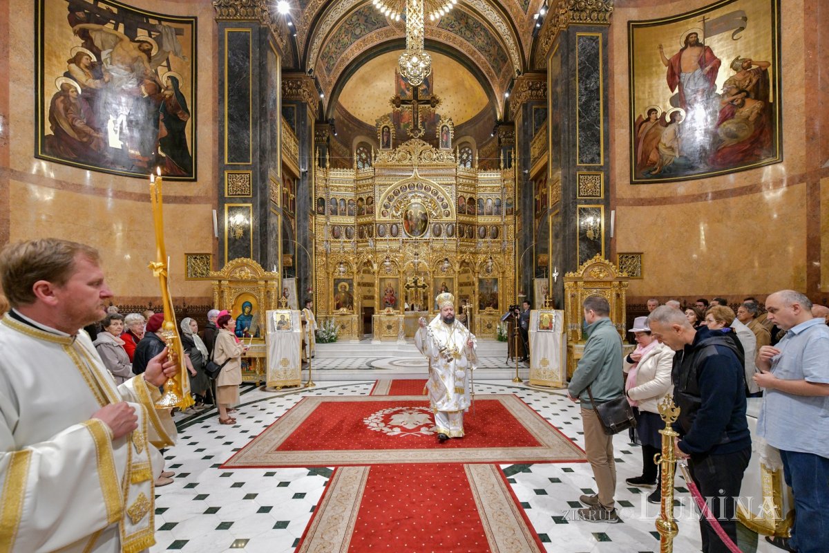 Strălucire liturgică la o biserică istorică monumentală 296020