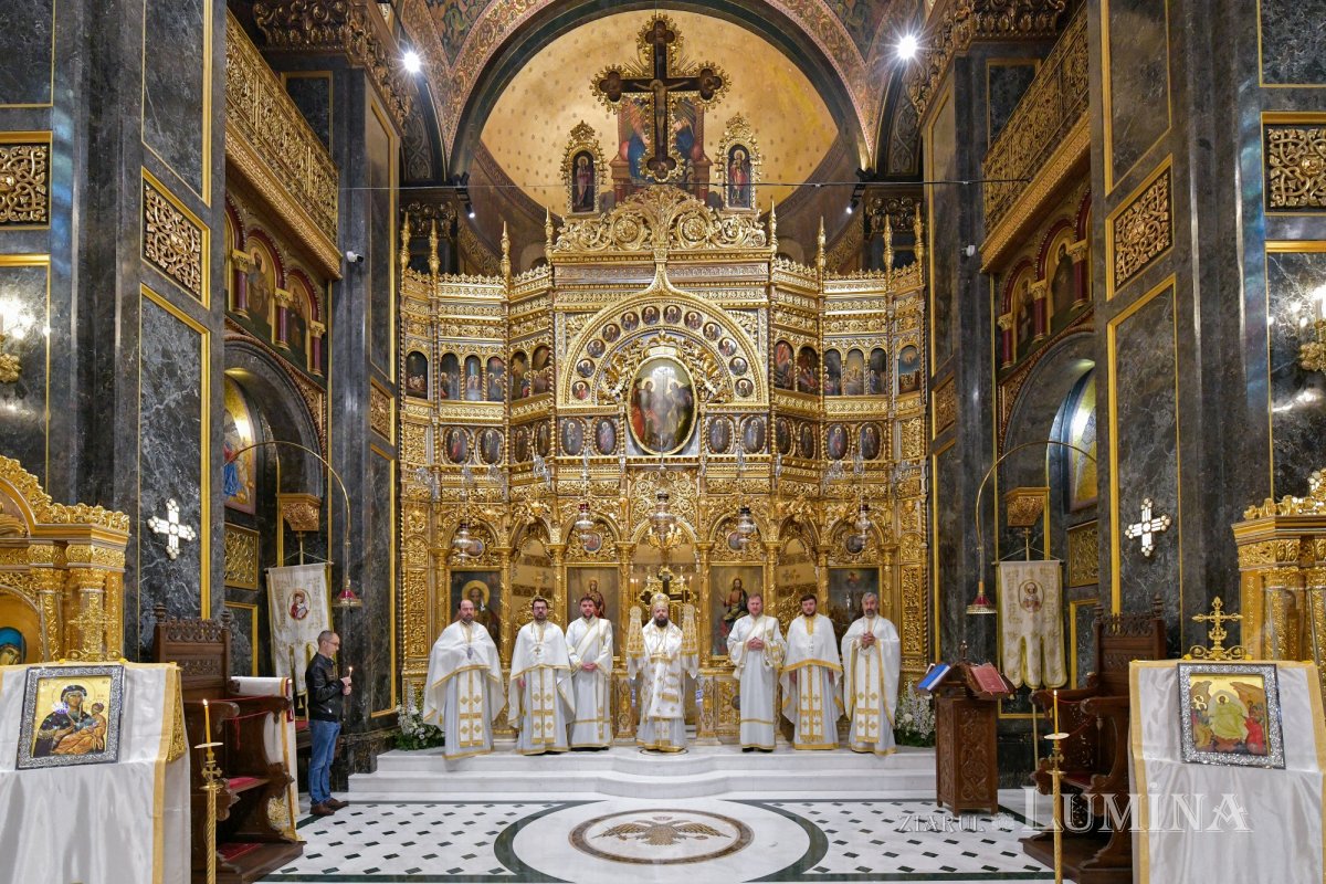 Strălucire liturgică la o biserică istorică monumentală 296021