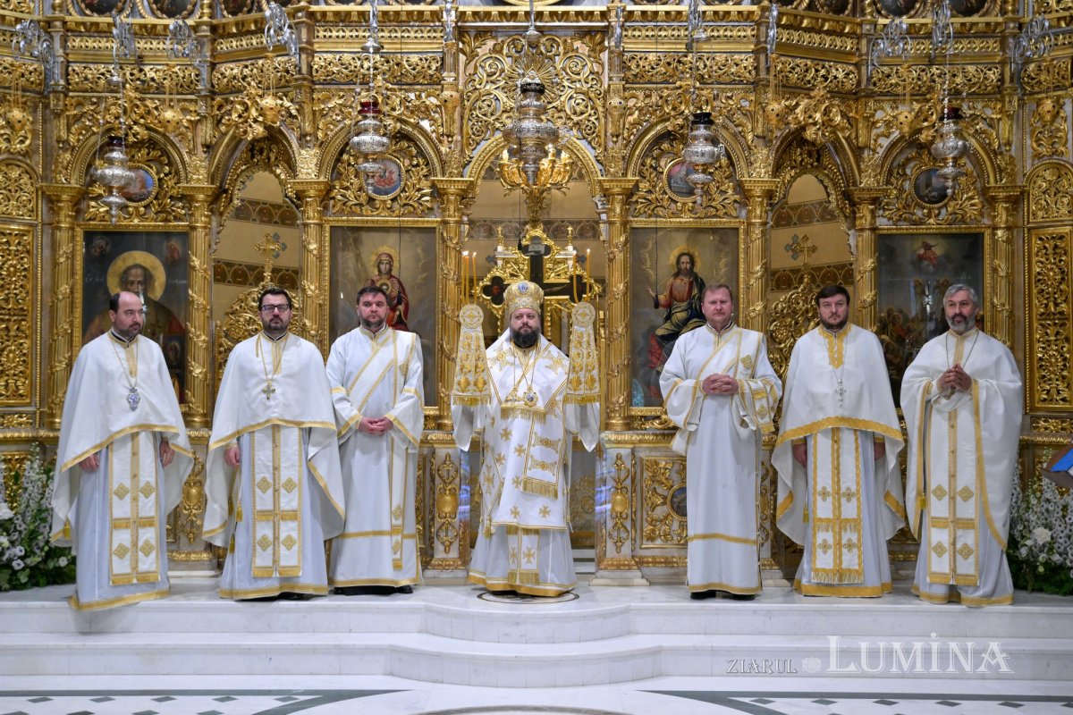Strălucire liturgică la o biserică istorică monumentală 296022