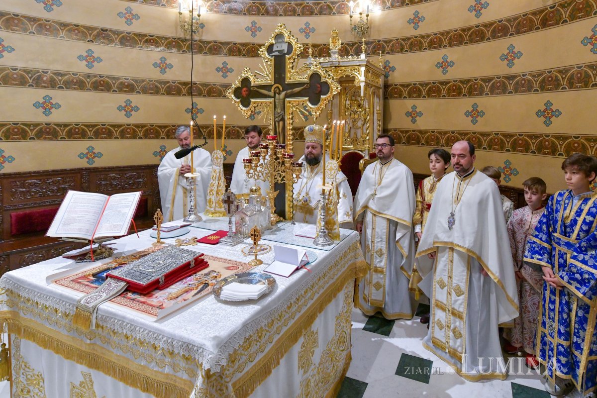 Strălucire liturgică la o biserică istorică monumentală 296023