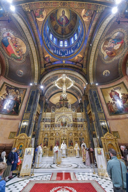 Strălucire liturgică la o biserică istorică monumentală 296026