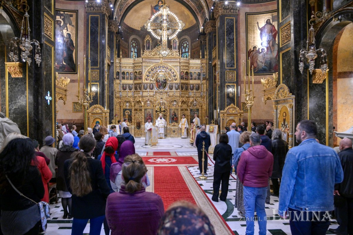 Strălucire liturgică la o biserică istorică monumentală 296028