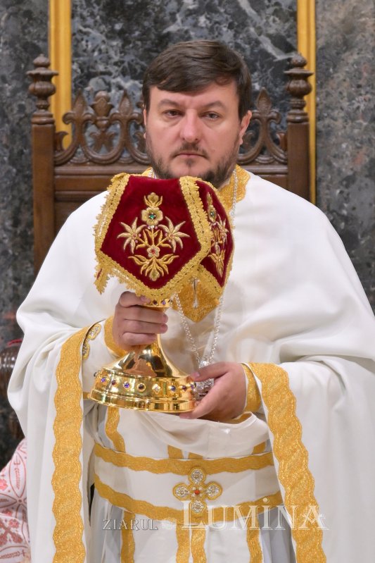 Strălucire liturgică la o biserică istorică monumentală 296032