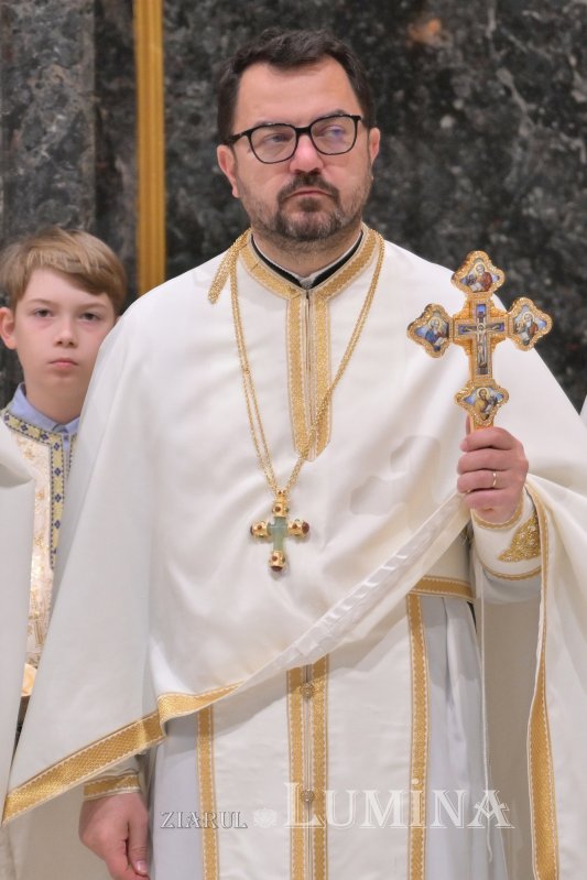 Strălucire liturgică la o biserică istorică monumentală 296033