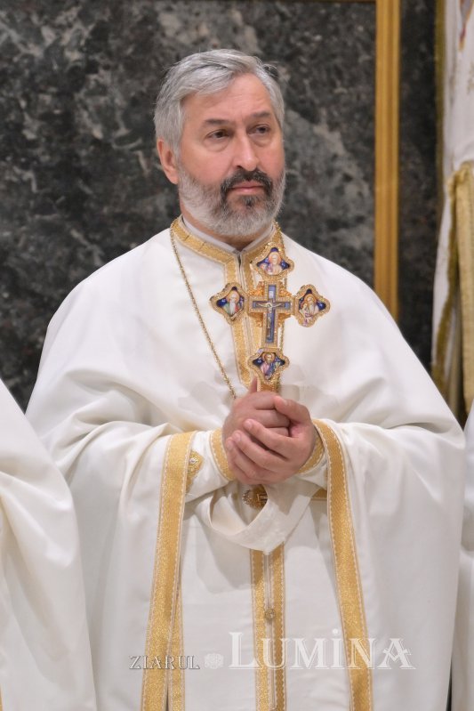 Strălucire liturgică la o biserică istorică monumentală 296034