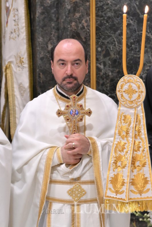 Strălucire liturgică la o biserică istorică monumentală 296035