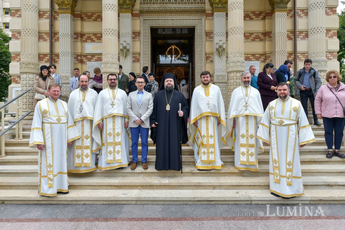 Strălucire liturgică la o biserică istorică monumentală 296044