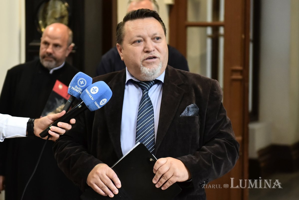 Expoziție fotografică dedicată unei activități educative  296823