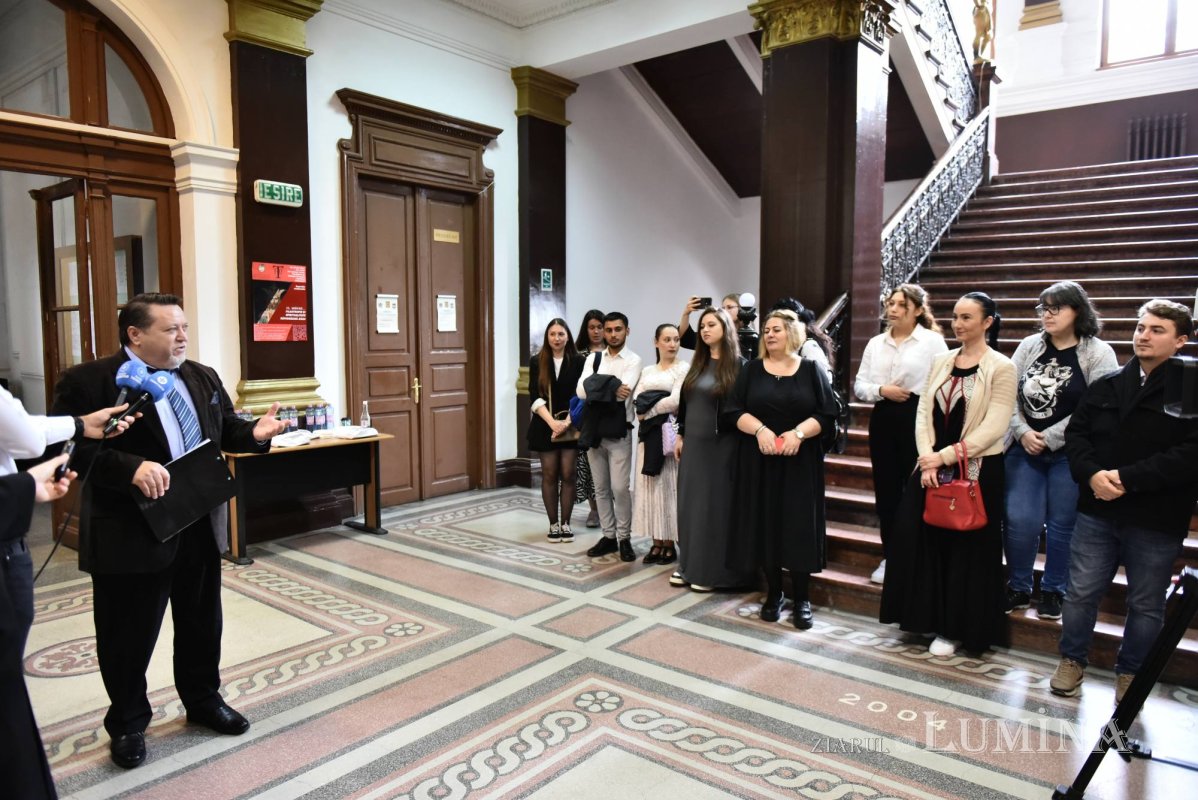 Expoziție fotografică dedicată unei activități educative  296824