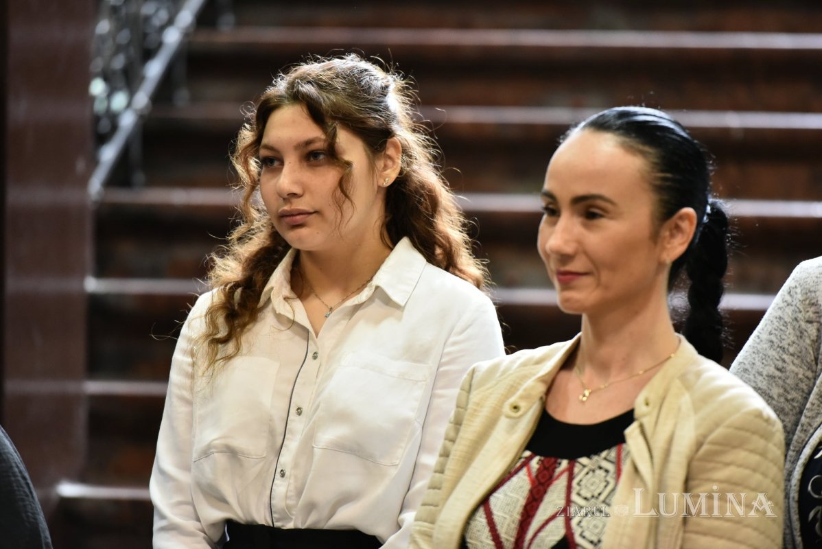 Expoziție fotografică dedicată unei activități educative  296828