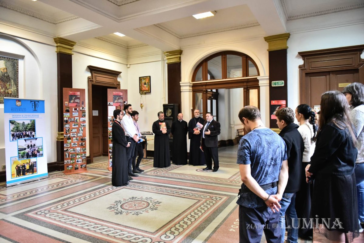 Expoziție fotografică dedicată unei activități educative  296832