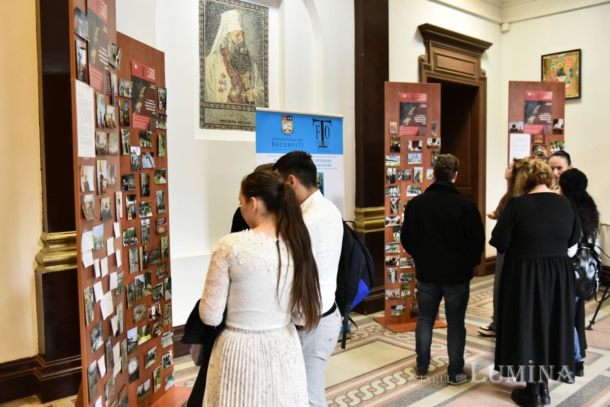 Expoziție fotografică dedicată unei activități educative  296833