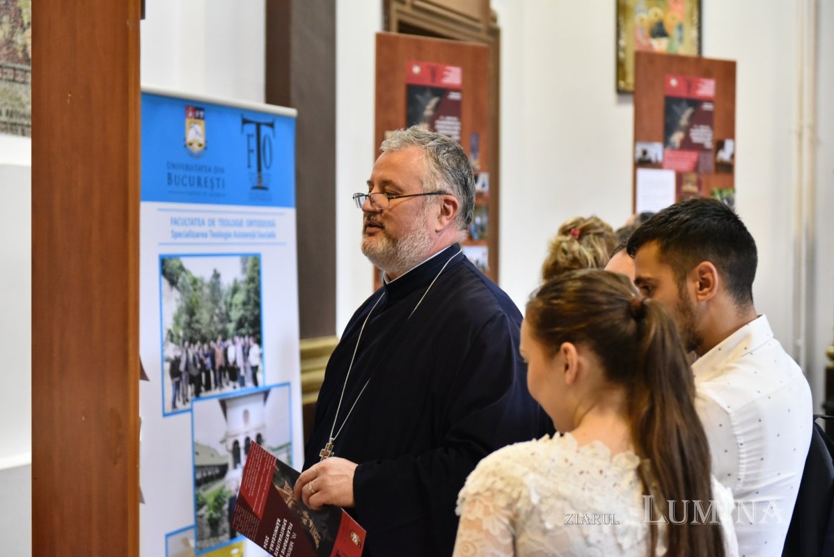 Expoziție fotografică dedicată unei activități educative  296834