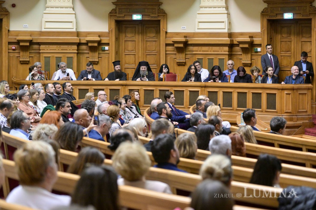 Rugăciune și comuniune a românilor de pretutindeni pe Dealul Patriarhiei 296945