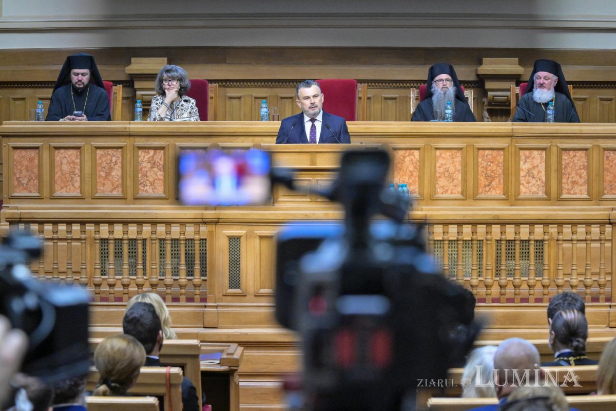 Rugăciune și comuniune a românilor de pretutindeni pe Dealul Patriarhiei 296947