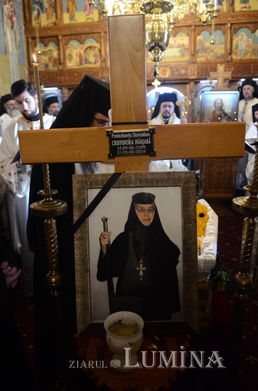 Obștea Mănăstirii Bogdana și-a luat rămas-bun de la proinstareța Cristofora Hârjabă 297041