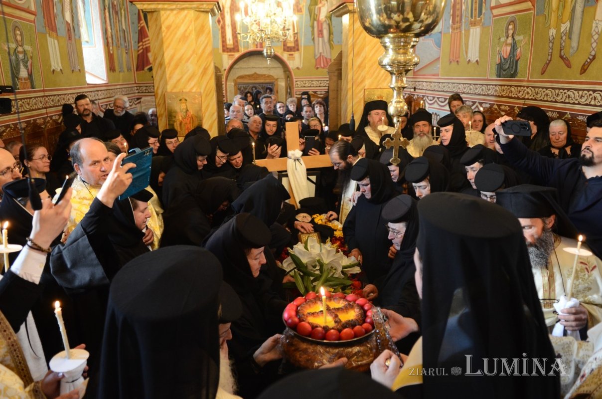 Obștea Mănăstirii Bogdana și-a luat rămas-bun de la proinstareța Cristofora Hârjabă 297043