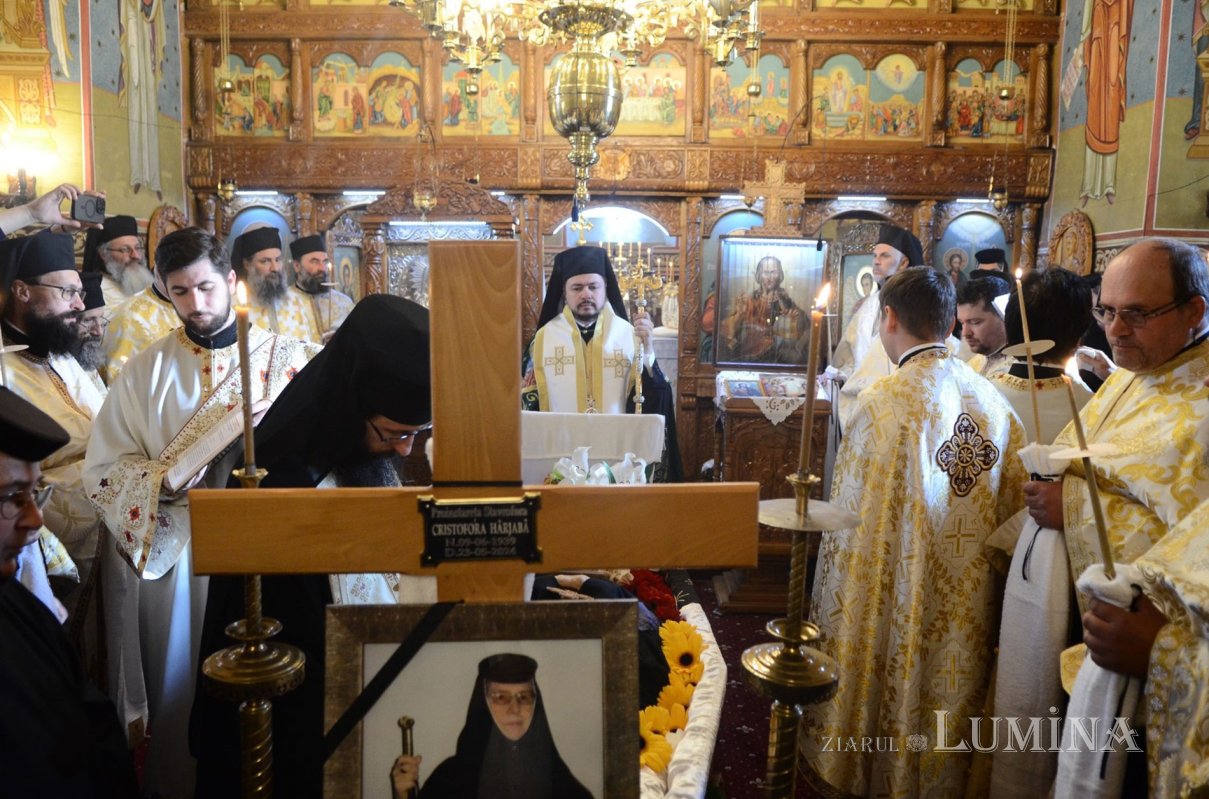 Obștea Mănăstirii Bogdana și-a luat rămas-bun de la proinstareța Cristofora Hârjabă 297047