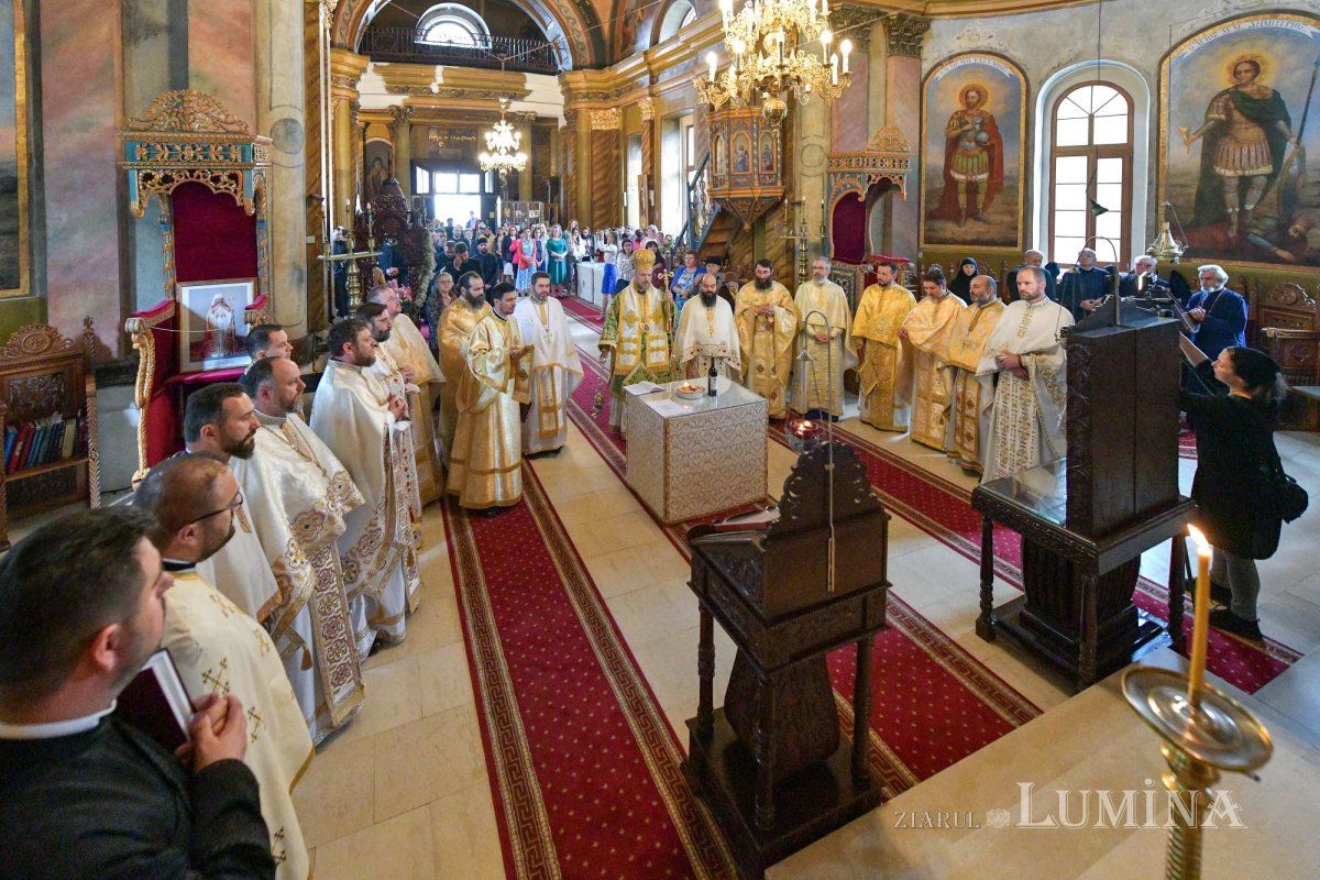 Revedere a teologilor bucureşteni din promoţia 2004 297639
