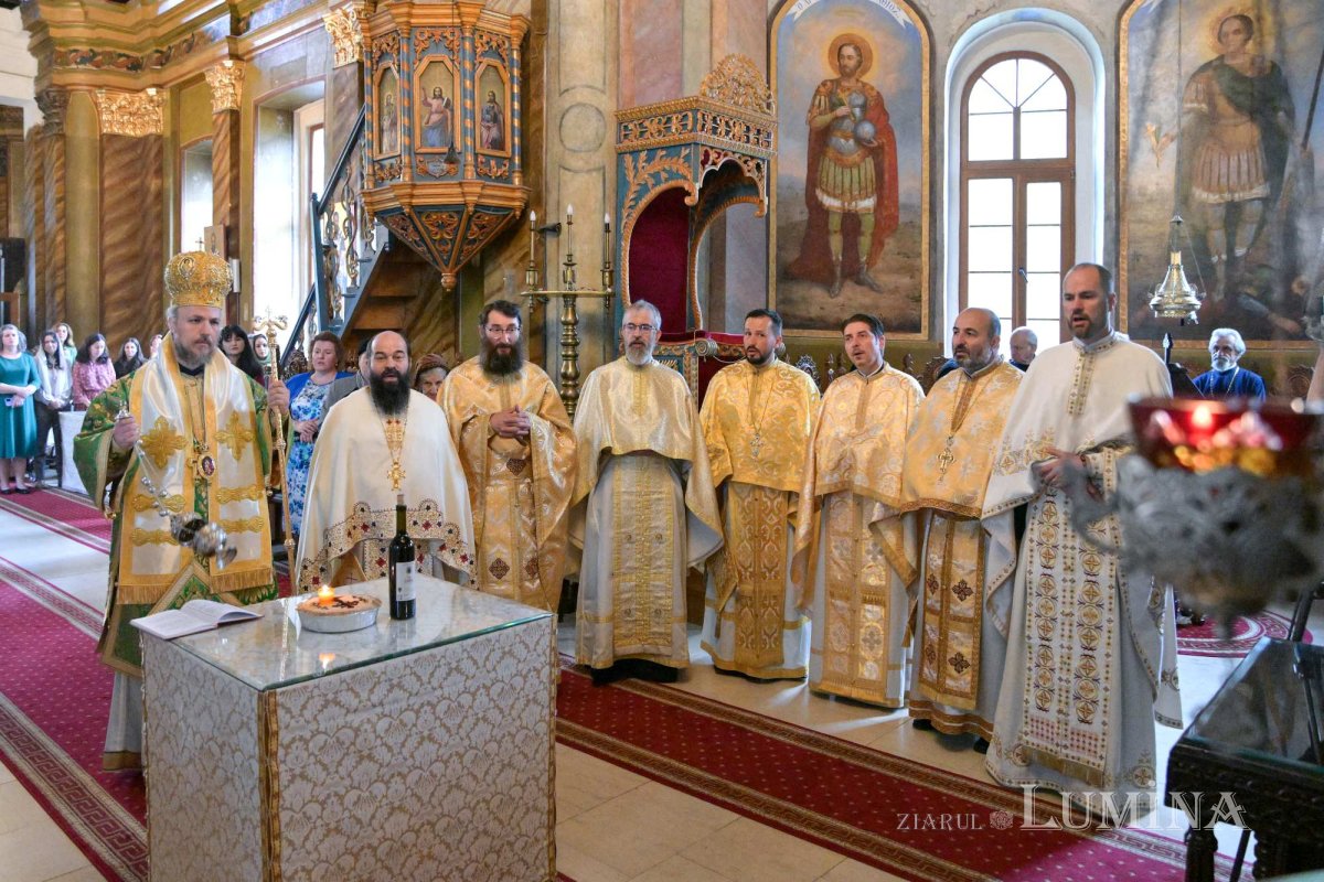 Revedere a teologilor bucureşteni din promoţia 2004 297641