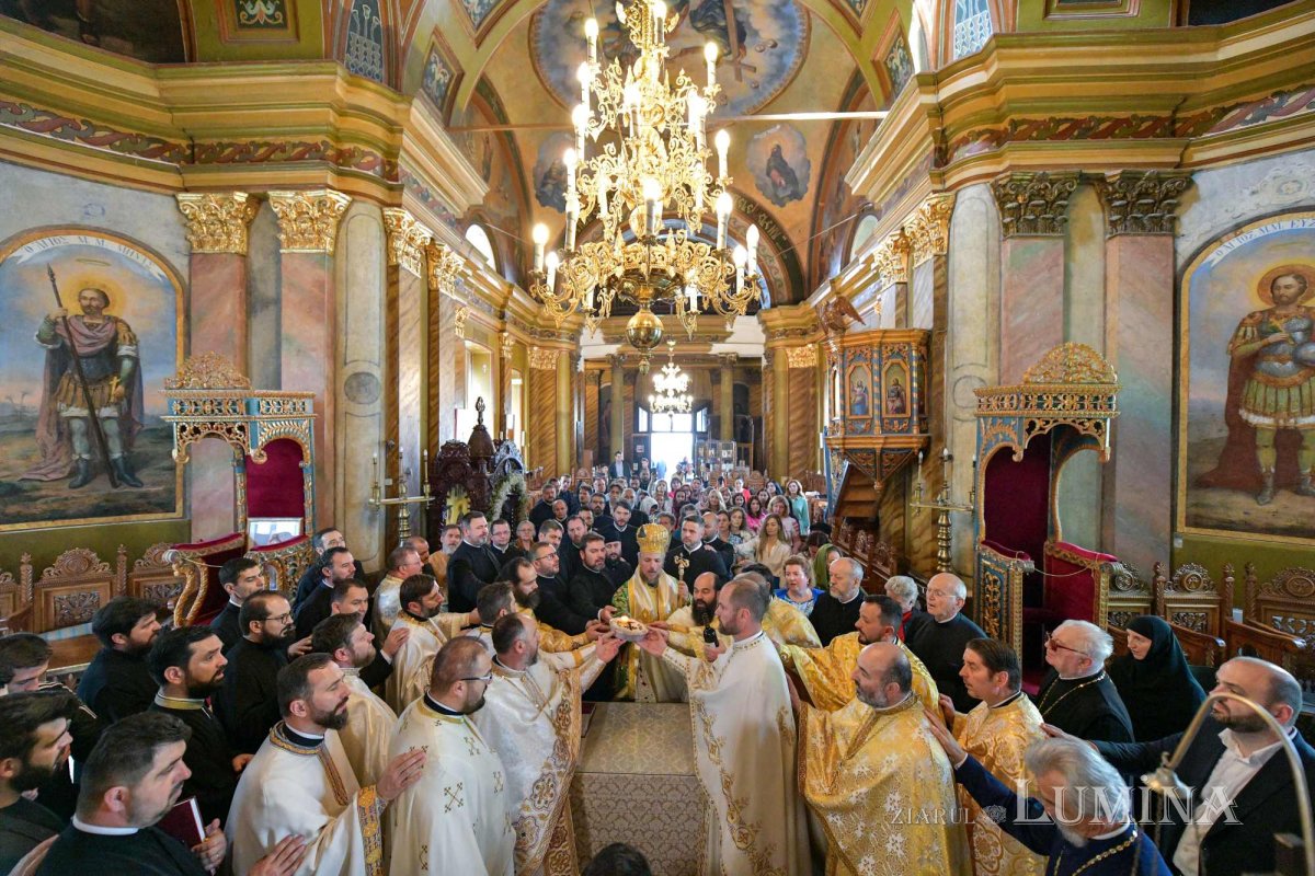 Revedere a teologilor bucureşteni din promoţia 2004 297645
