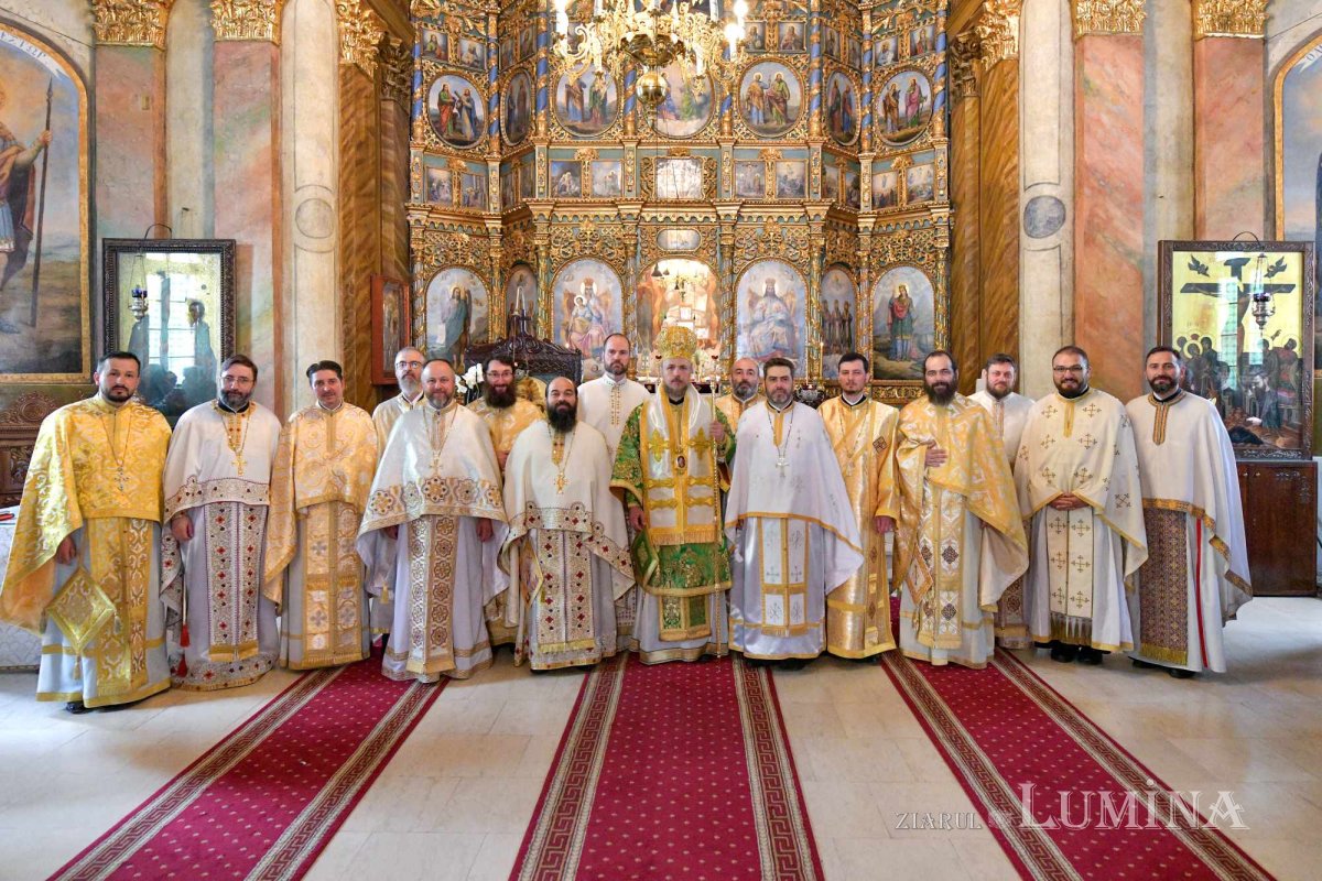 Revedere a teologilor bucureşteni din promoţia 2004 297649