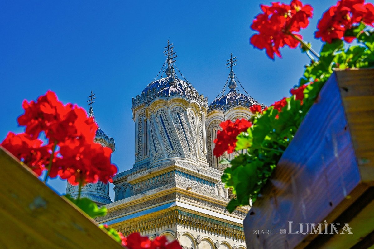 Sclipirile Luminii: Mănăstirea Curtea de Argeş 297781