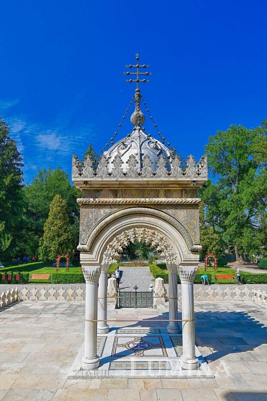 Sclipirile Luminii: Mănăstirea Curtea de Argeş 297782