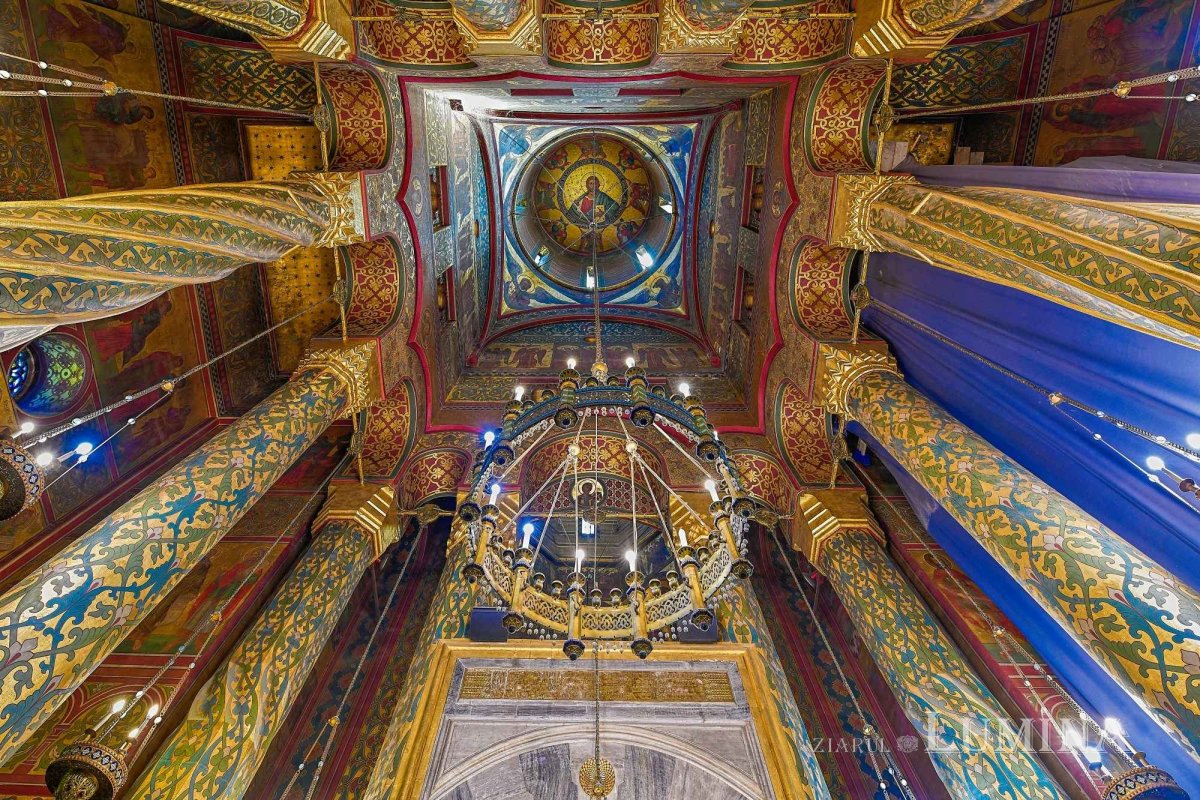 Sclipirile Luminii: Mănăstirea Curtea de Argeş 297783