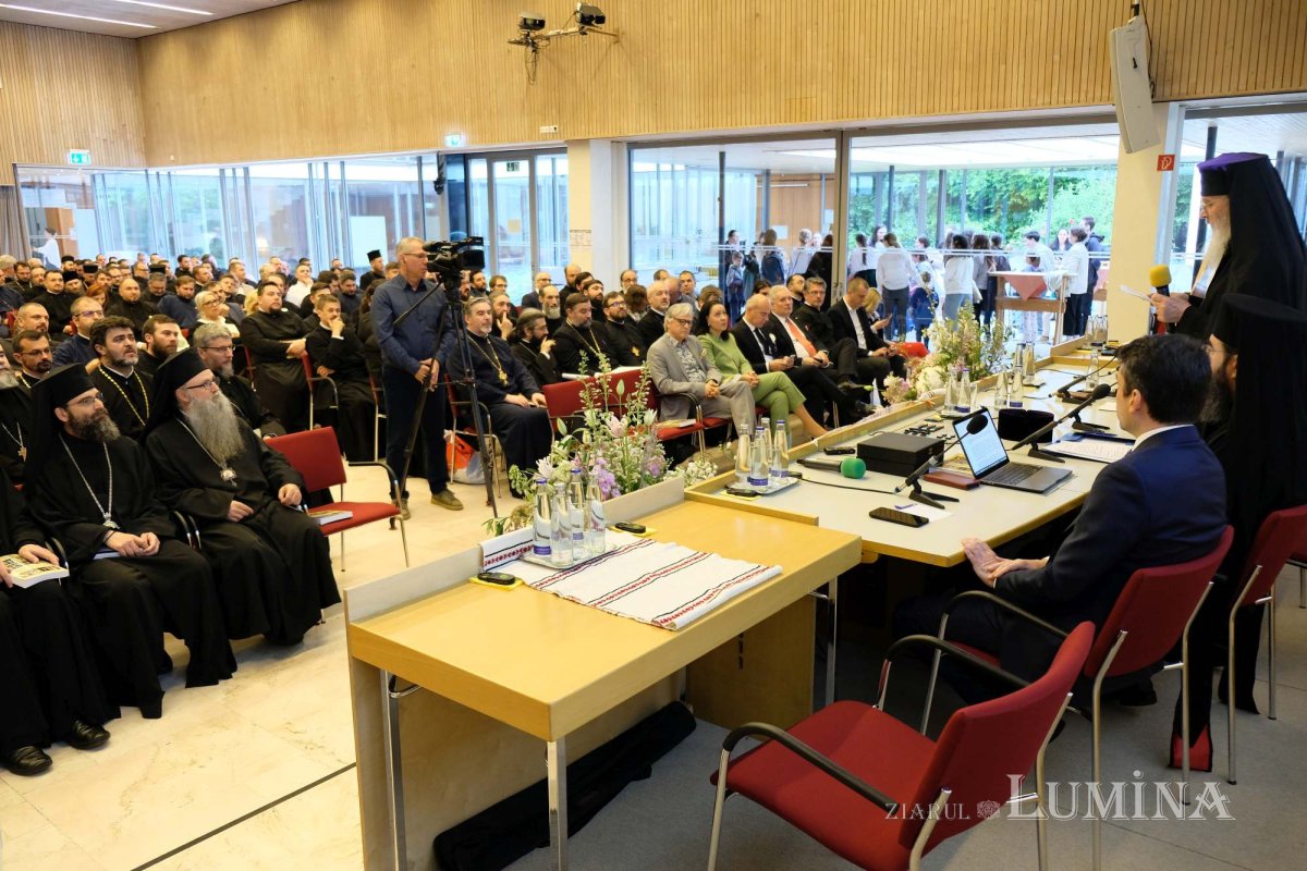 Sesiune festivă a Adunării eparhiale în Germania 297933