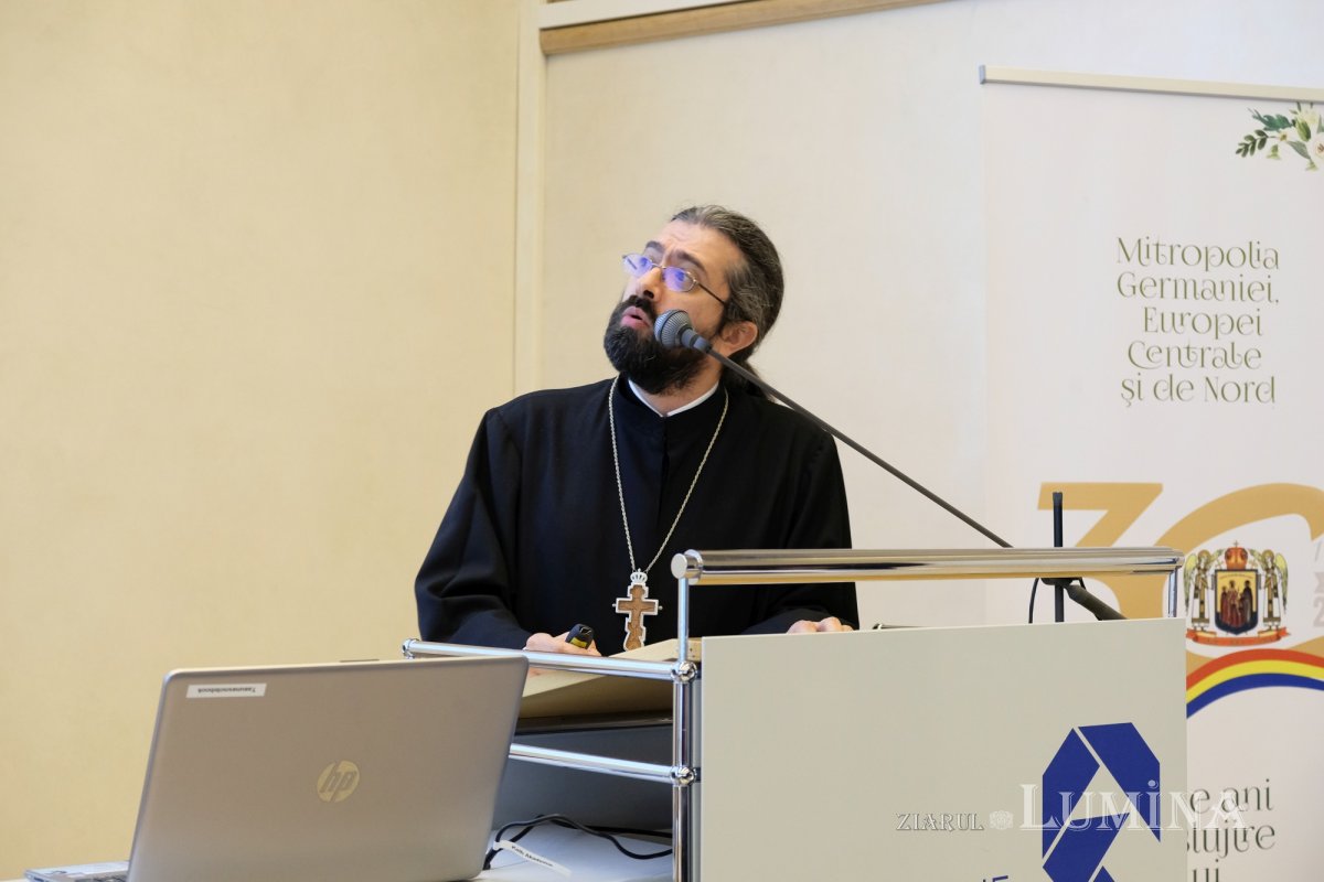 Sesiune festivă a Adunării eparhiale în Germania 297946