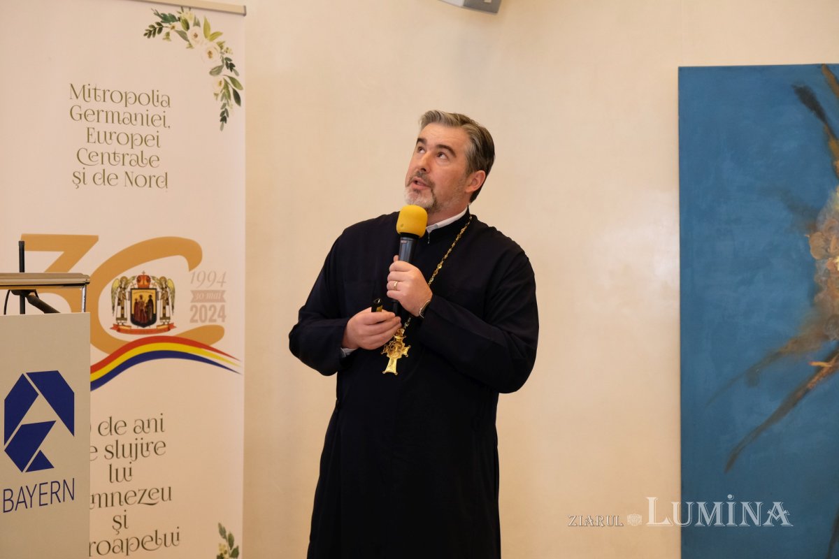 Sesiune festivă a Adunării eparhiale în Germania 297948