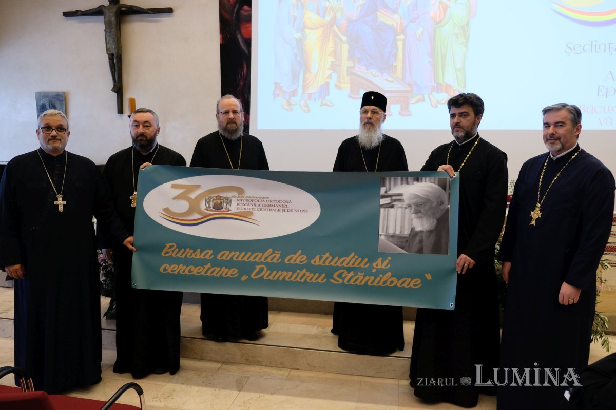 Sesiune festivă a Adunării eparhiale în Germania 297949