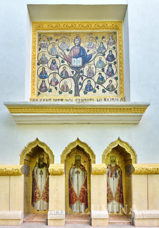 Sclipirile Luminii: Mănăstirea „Duminica Sfinţilor Români” 298698