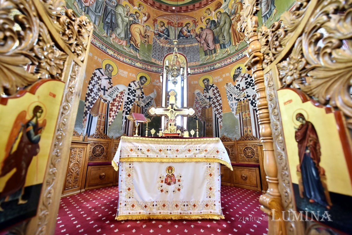 Sclipirile Luminii: Mănăstirea „Duminica Sfinţilor Români” 298701