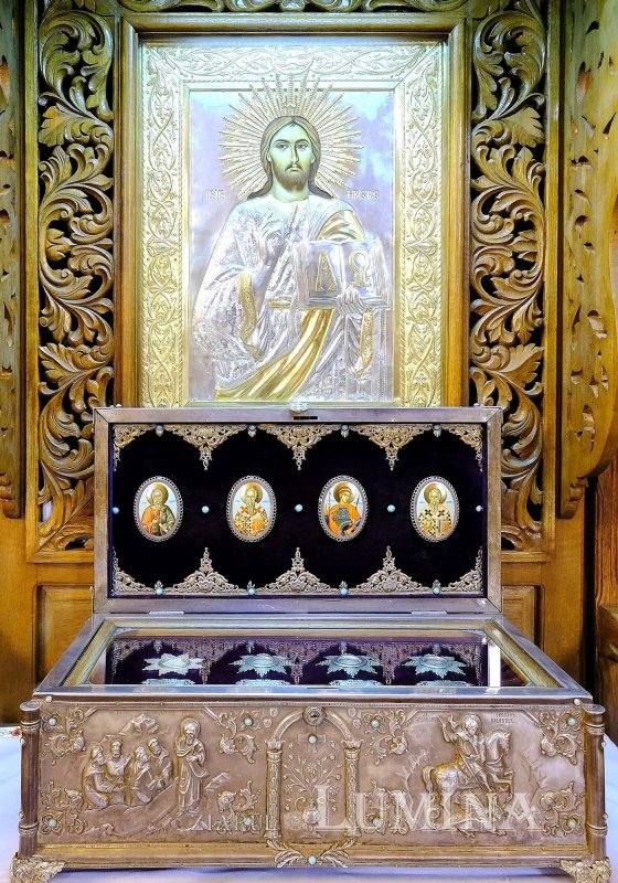 Sclipirile Luminii: Mănăstirea „Duminica Sfinţilor Români” 298702