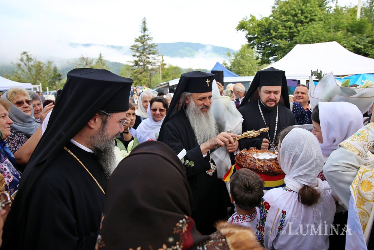 Casa Sfinților Iosif și Chiriac de la Bisericani a primit haină nouă luminoasă 298793