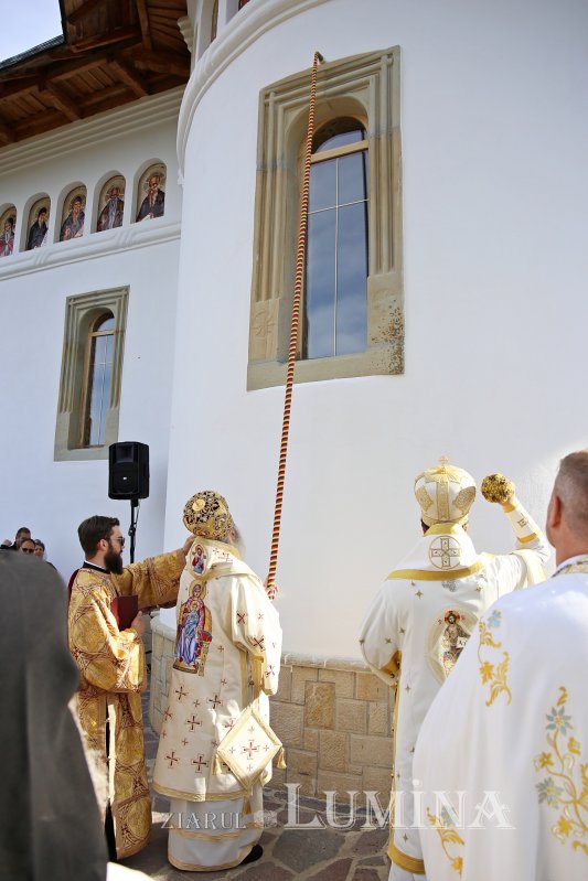 Casa Sfinților Iosif și Chiriac de la Bisericani a primit haină nouă luminoasă 298795