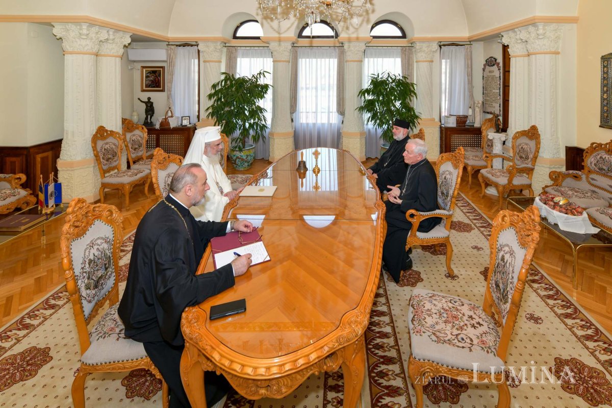 Episcop romano-catolic emerit de Padova în vizită la Patriarhia Română 299208