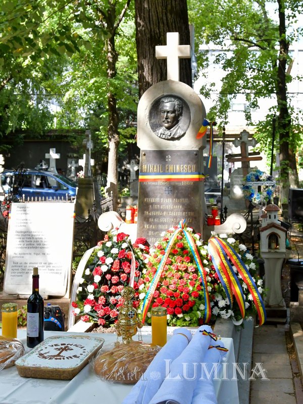 Pomenire sub ramuri umbroase a poetului Mihai Eminescu 299569