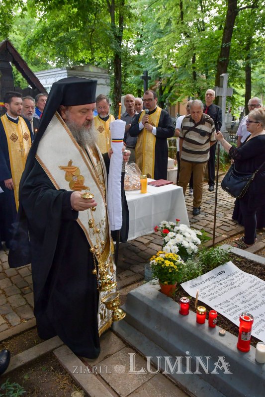 Pomenire sub ramuri umbroase a poetului Mihai Eminescu 299570