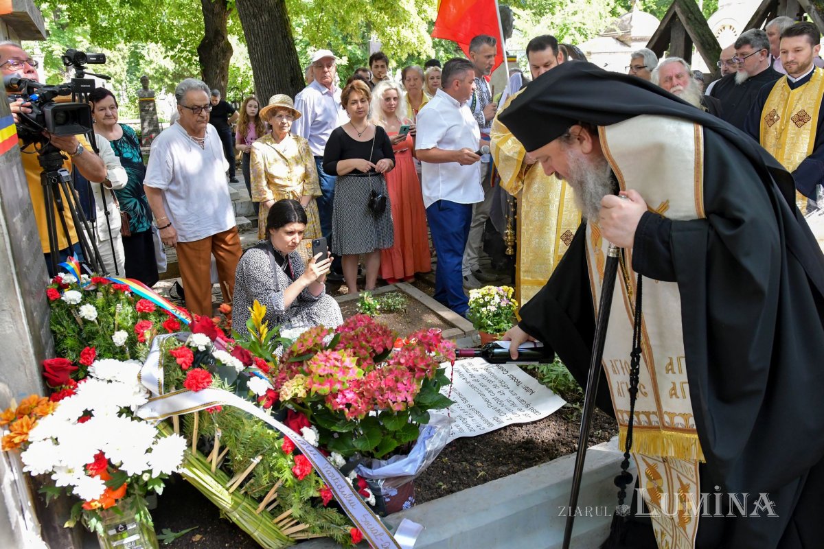 Pomenire sub ramuri umbroase a poetului Mihai Eminescu 299573