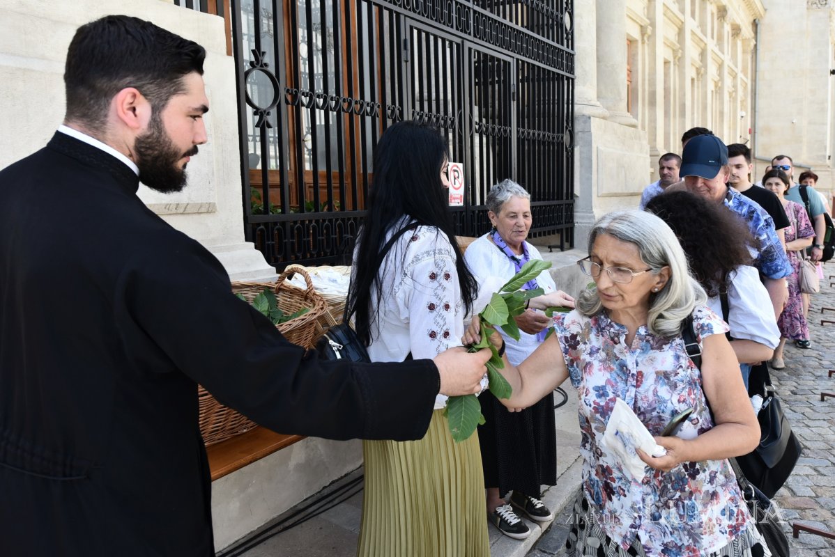 Ramuri binecuvântate pentru credincioși din Capitală 300690